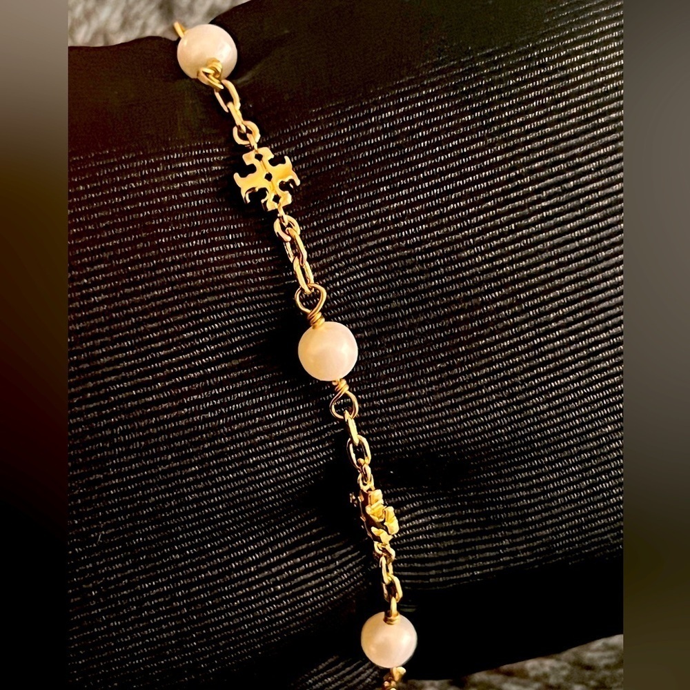 TORY BURCH•Kira Logo & Cultured Freshwater Pearl Link Bracelet - Picture 3 of 6